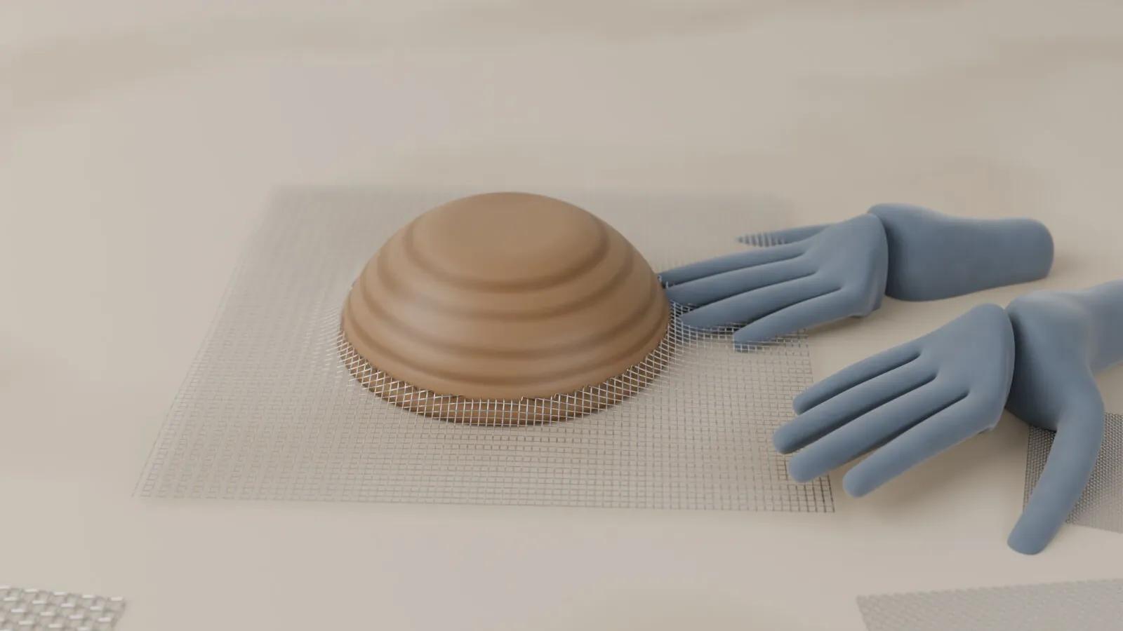 Hände in Handschuhen formen ein Stück Edelstahl-Drahtgeflecht über einer runden Form zu einer Schale